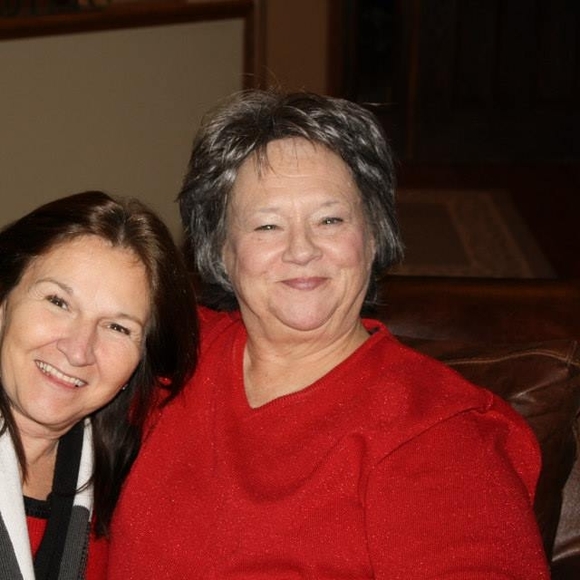 Profile Picture of Cheryl Hightchew (@cherylhigh) on Poshmark