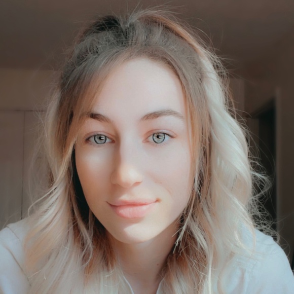 Profile Picture of Paige Bruce (@p__nichole) on Poshmark