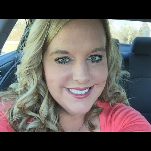 Profile Picture of Kim Butts (@kimb1978) on Poshmark