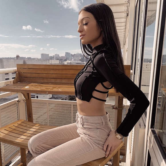 Profile Picture of Carla Gemelli (@gemc17) on Poshmark
