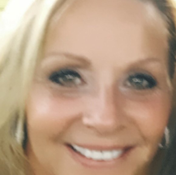 Profile Picture of Lisa Dailey (@lisadailey670) on Poshmark