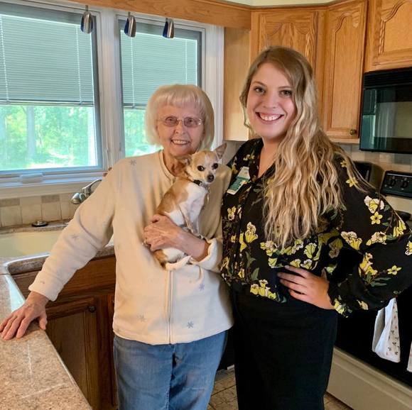 Profile Picture of Julia Shanks (@juliashanks) on Poshmark