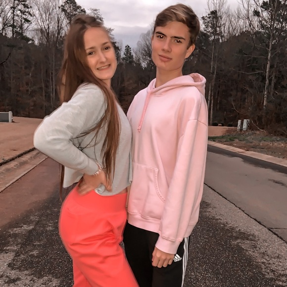 Profile Picture of Dylan Couch (@dylancouch0902) on Poshmark