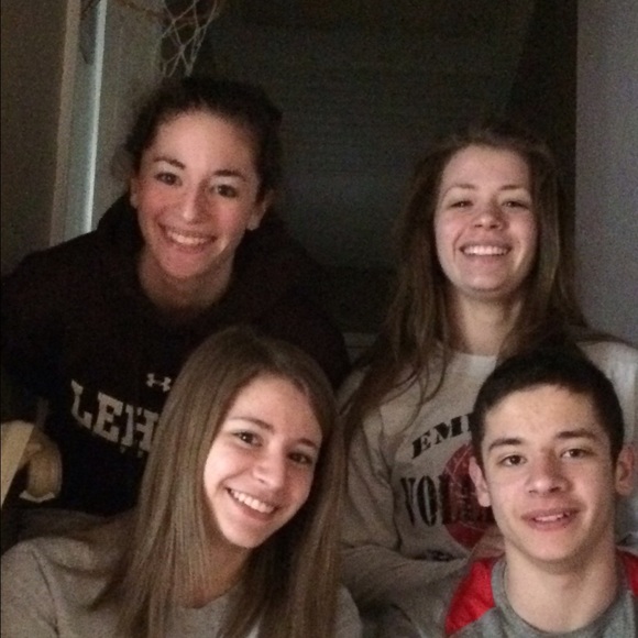 Profile Picture of Donna Lacorazza (@donnamlac) on Poshmark