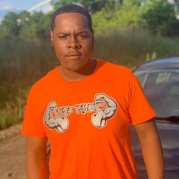 Profile Picture of Daniel Huff (@aulowkey) on Poshmark