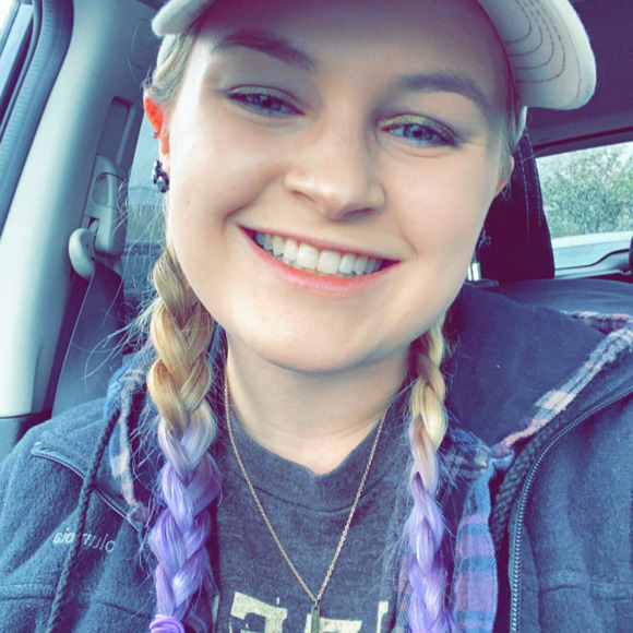 Profile Picture of Skylar Vanscoyoc (@skylarvanscoyoc) on Poshmark