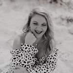 Profile Picture of shelby | bookstagram (@shelbyreadsbooks_) on Instagram