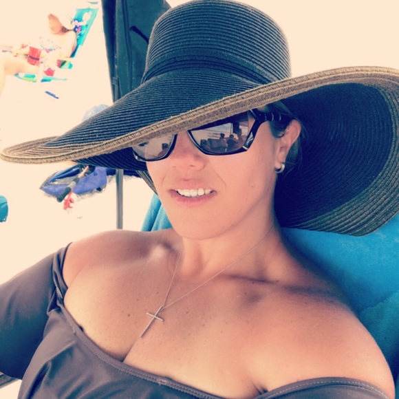 Profile Picture of Jeannette Thomas (@jthomas4141) on Poshmark