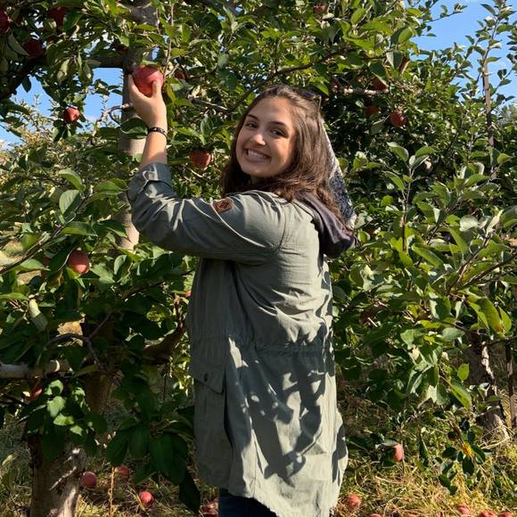 Profile Picture of Hope Santangelo (@hopesantangelo) on Poshmark