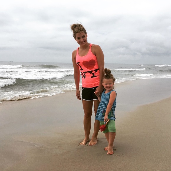 Profile Picture of Carly Bearden (@carebear81692) on Poshmark