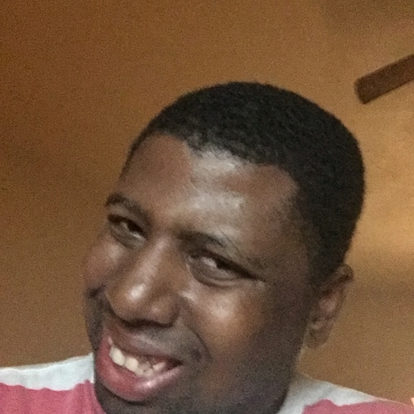 Profile Picture of Andre Howell (@andrehowell1990) on Poshmark