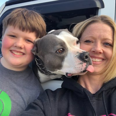 Profile Picture of Lisa Reinholdt (@luffmyb) on Twitter