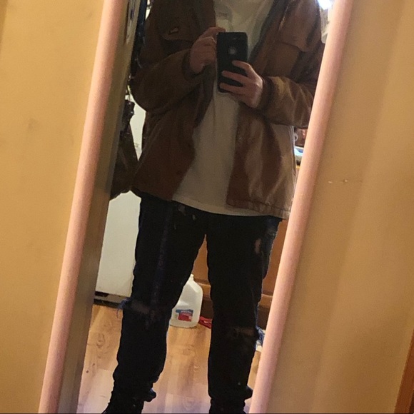 Profile Picture of Vinny Delue (@theycallmeswan) on Poshmark