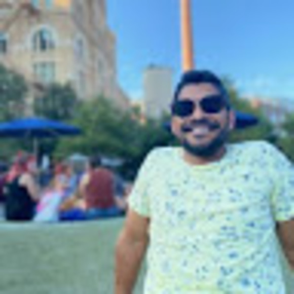 Profile Picture of Hasan Tawfiq (@hasantawfiq) on Poshmark