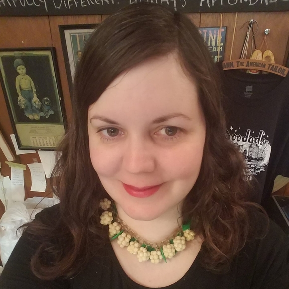 Profile Picture of Shizzy Powell (@shizzypowell) on Poshmark