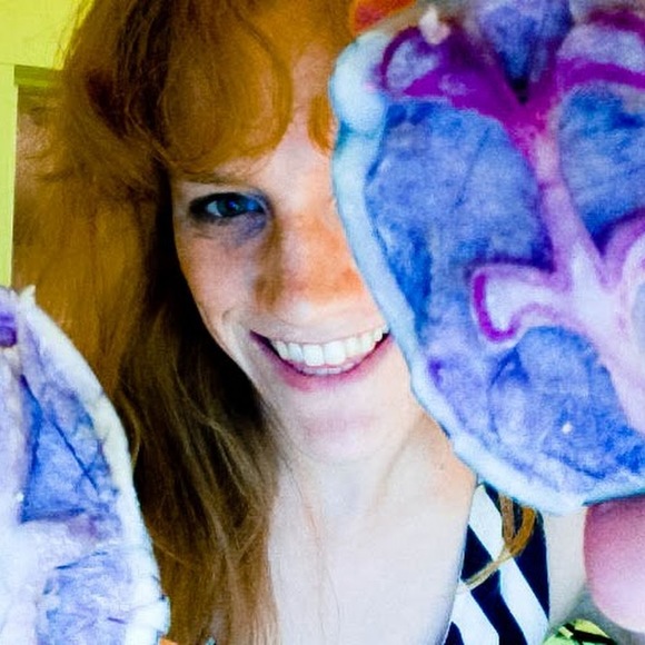 Profile Picture of Lindsey Fout (@leafout) on Poshmark