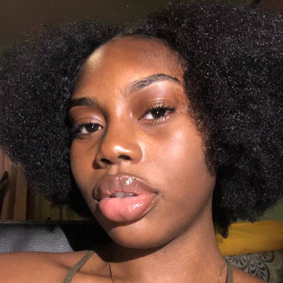 Stephenie Williams - Poshmark Profile Picture of Stephenie Williams (@stephwil21) on Poshmark