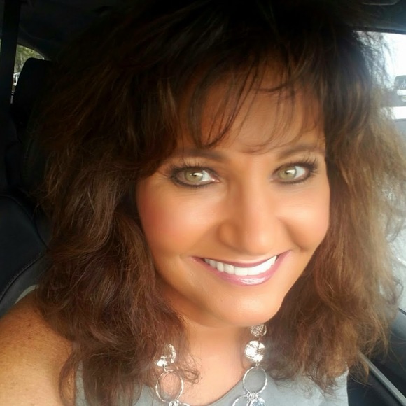 Profile Picture of Trish Duebber (@trishduebber) on Poshmark