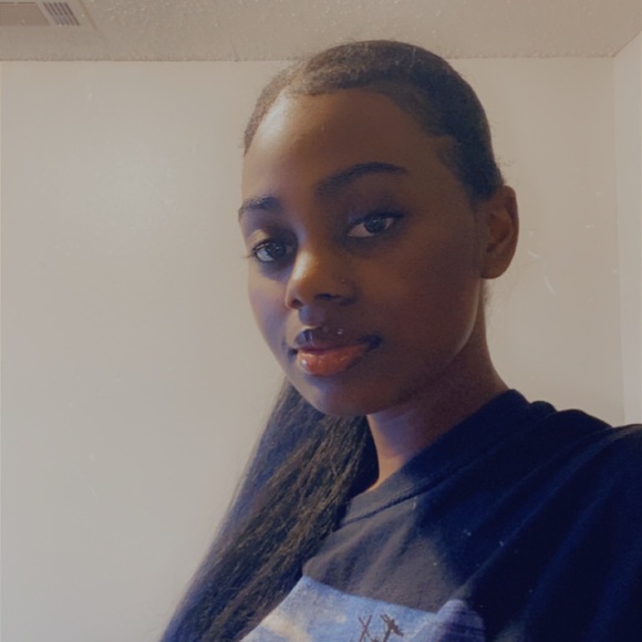 Profile Picture of Simone Taylor (@simonetaylor798) on Poshmark