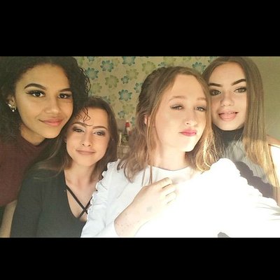 Profile Picture of Alice Pickering (@AlicePickerz) on Twitter