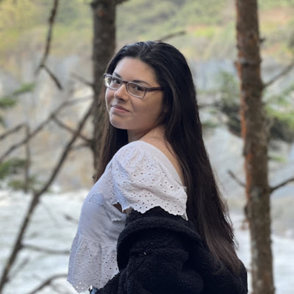 Profile Picture of Maria Ledesma (@ml7138599) on Poshmark