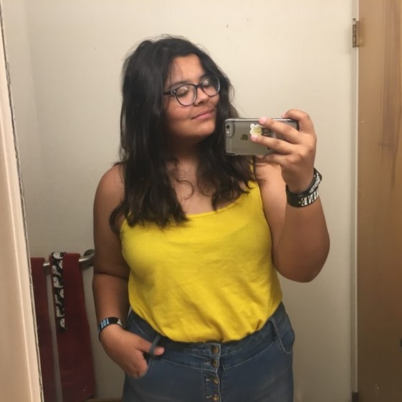 Profile Picture of Savannah Margis (@prestij) on Poshmark
