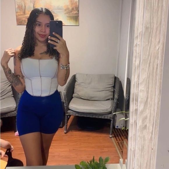 Profile Picture of Daniela Savala (@savala2000) on Poshmark