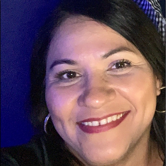 Profile Picture of Felicia Favella (@ffavella221) on Poshmark