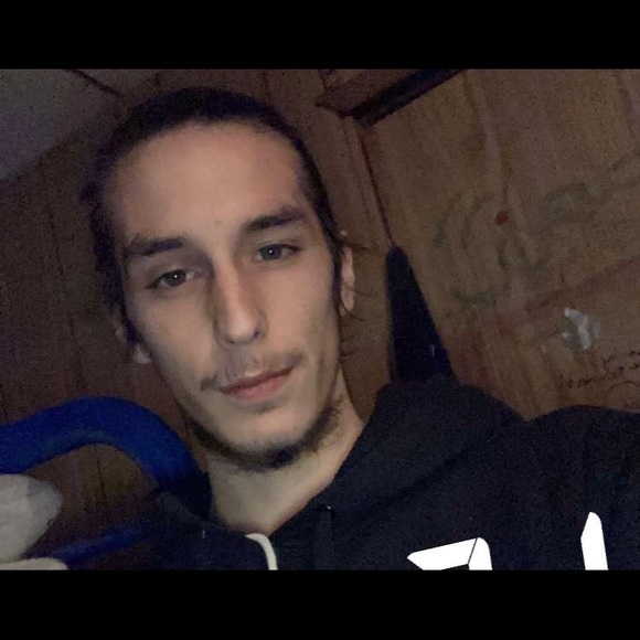 Profile Picture of Tyler Booth (@vpuresmokex) on Poshmark