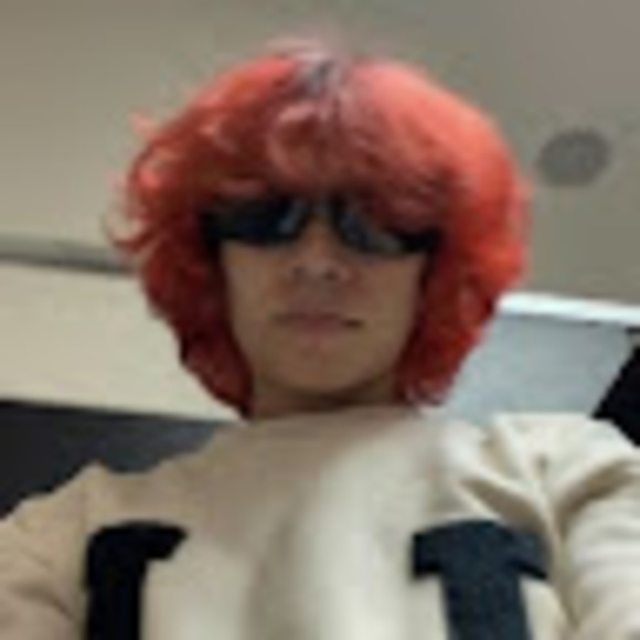 Profile Picture of Business Zenny (@z3nst3r) on Poshmark