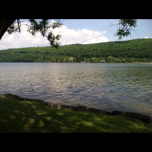 Profile Picture of Allison Buchillon (@lakelover28) on Poshmark