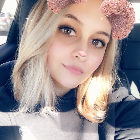Profile Picture of Megan Potts (@meganward12) on Poshmark