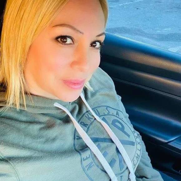 Profile Picture of Aleman Iris (@alemaniris) on Poshmark