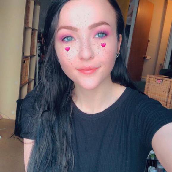 Profile Picture of Julia Faulkner (@juliaf99) on Poshmark