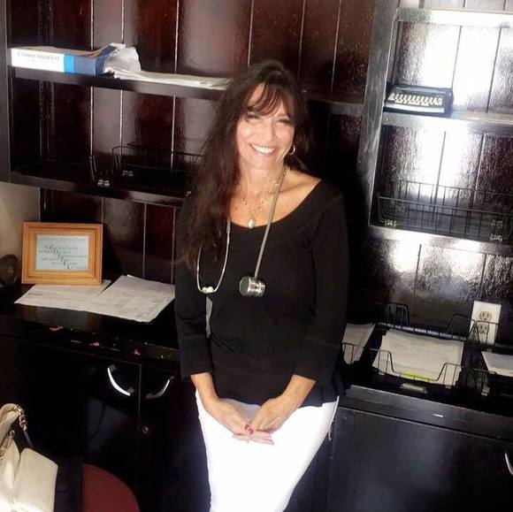Profile Picture of Cynthia Tuttle (@cynthiacnp) on Poshmark