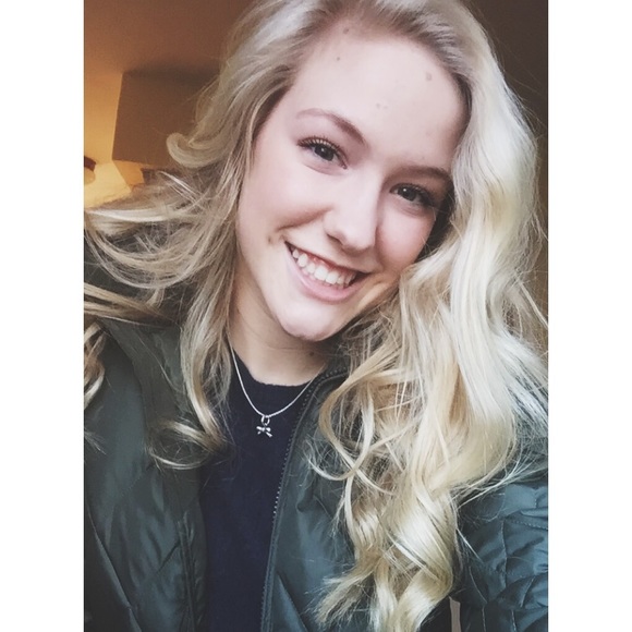 Profile Picture of Erin Wiedenbeck (@erinbeck_1) on Poshmark