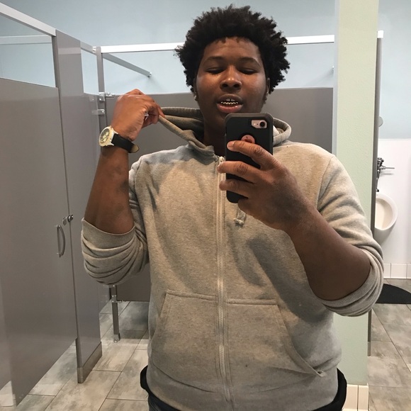 Ulysses Brown - Poshmark Profile Picture of Ulysses Brown (@4x_prince) on Poshmark