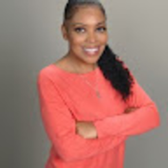 Profile Picture of Crystalyne Smith (@crystalynesmith) on Poshmark