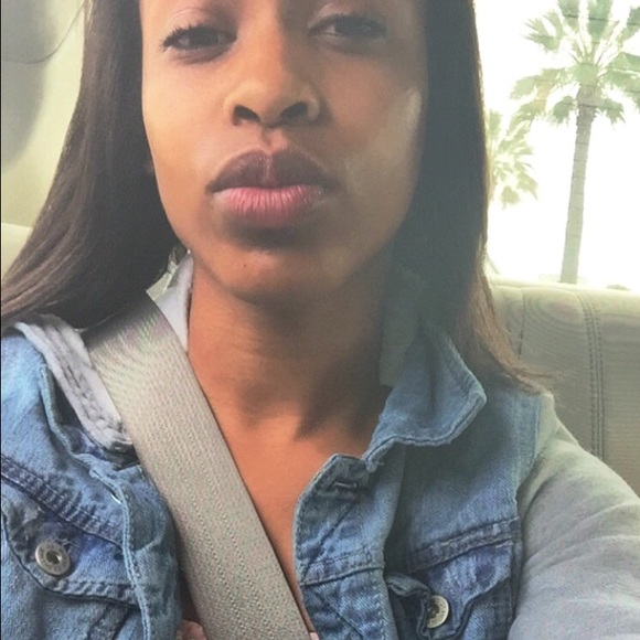 Profile Picture of Kendra Ivy (@kendraivyy) on Poshmark