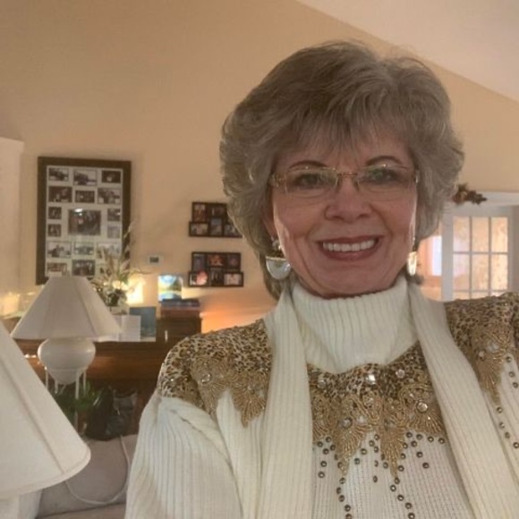 Profile Picture of Karen Pajak (@karpak01) on Poshmark