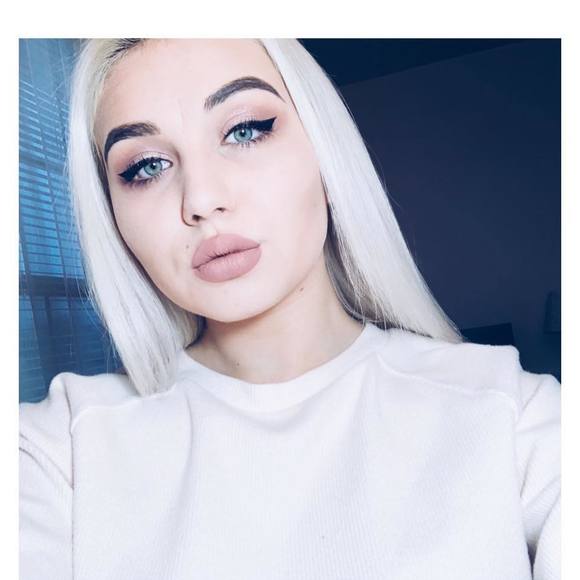 Profile Picture of Ella Liashenko (@ellaliashenko) on Poshmark