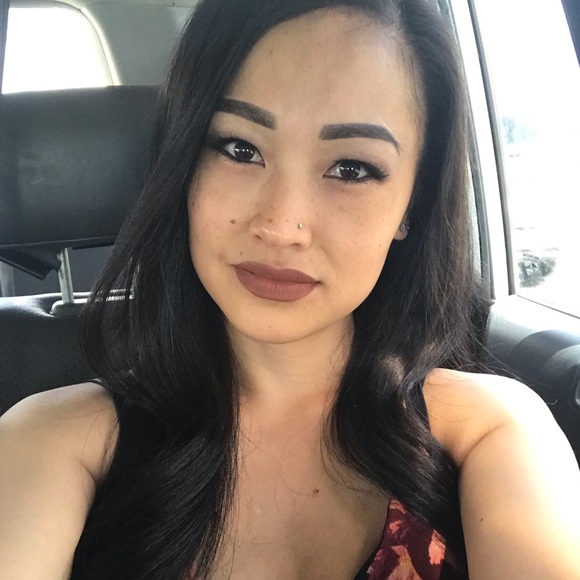 Xue Xiong - Poshmark Profile Picture of Xue Xiong (@xue_x) on Poshmark