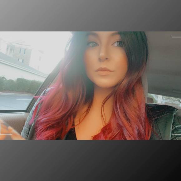 Profile Picture of Peyton Johnson (@peylainee) on Poshmark