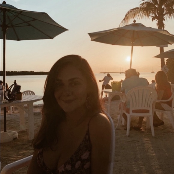 Amanda Quevedo - Poshmark Profile Picture of Amanda Quevedo (@amandaquevedo) on Poshmark