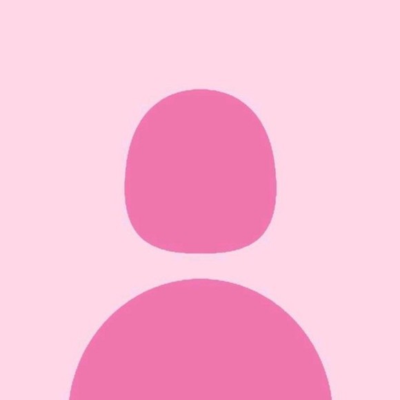 Profile Picture of Rayne Laird (@ray_000) on Poshmark