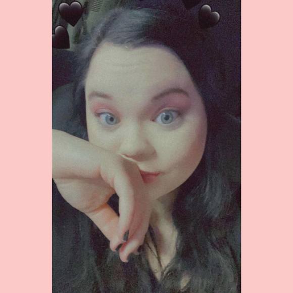Profile Picture of Autumn Walters (@waltersa93) on Poshmark