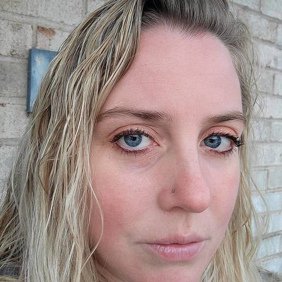 Profile Picture of Rae Nessler (@rae710) on Poshmark
