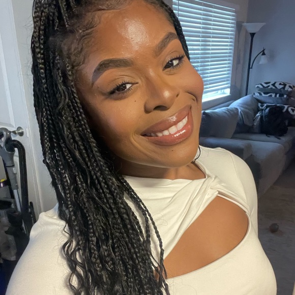 Profile Picture of Kassandra Udenze (@ijekassy) on Poshmark