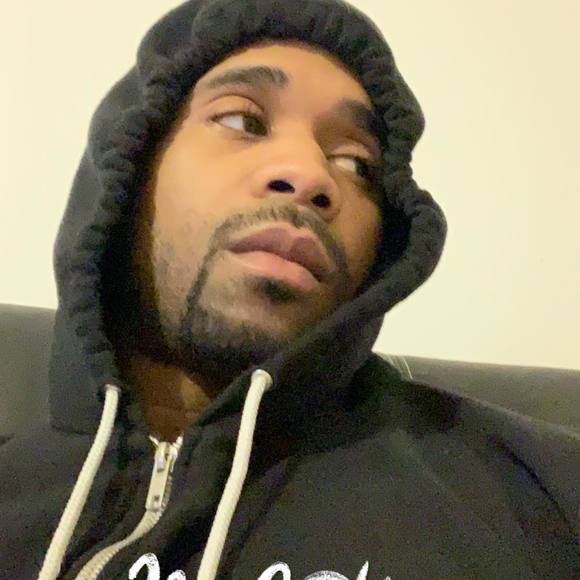 Profile Picture of Lorenzo Cox (@lorenzo_willams) on Poshmark