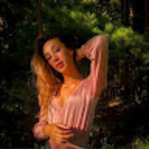 Profile Picture of Georgia Groothousen (@ggroothousen) on Poshmark